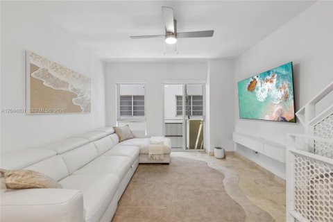 Townhouse in Miami Beach, Florida 2 bedrooms, 102.19 sq.m. № 2192122 - photo 6