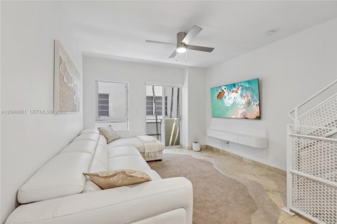Townhouse in Miami Beach, Florida 2 bedrooms, 102.19 sq.m. № 2192122 - photo 7