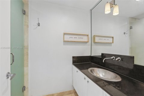 Townhouse in Miami Beach, Florida 2 bedrooms, 102.19 sq.m. № 2192122 - photo 16
