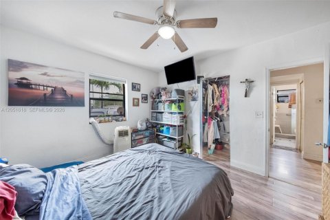 Commercial property in North Miami, Florida 170.2 sq.m. № 2251139 - photo 22