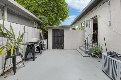 Commercial property in North Miami, Florida 170.2 sq.m. № 2251139 - photo 18