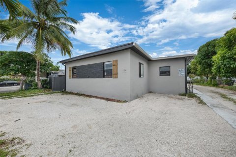 Commercial property in North Miami, Florida 170.2 sq.m. № 2251139 - photo 27
