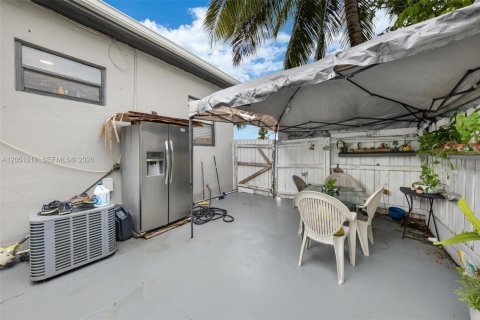Commercial property in North Miami, Florida 170.2 sq.m. № 2251139 - photo 19