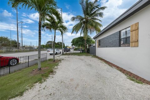 Commercial property in North Miami, Florida 170.2 sq.m. № 2251139 - photo 29