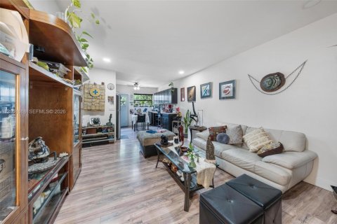 Commercial property in North Miami, Florida 170.2 sq.m. № 2251139 - photo 15