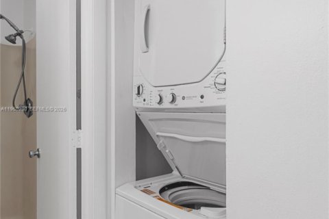 Apartment in Tamarac, Florida 2 bedrooms, 72 sq.m. № 2020323 - photo 17