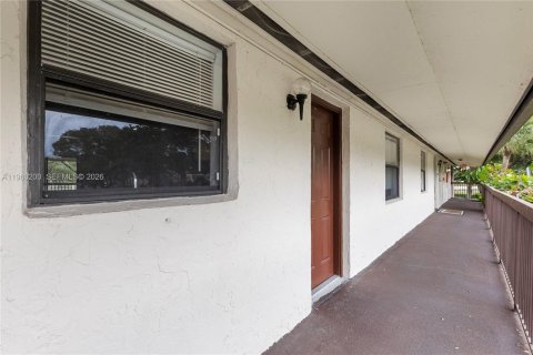 Apartment in Tamarac, Florida 2 bedrooms, 72 sq.m. № 2020323 - photo 3