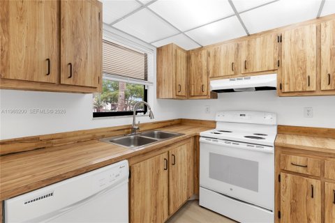 Apartment in Tamarac, Florida 2 bedrooms, 72 sq.m. № 2020323 - photo 21