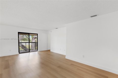 Apartment in Tamarac, Florida 2 bedrooms, 72 sq.m. № 2020323 - photo 5