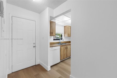 Apartment in Tamarac, Florida 2 bedrooms, 72 sq.m. № 2020323 - photo 9