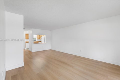 Apartment in Tamarac, Florida 2 bedrooms, 72 sq.m. № 2020323 - photo 6