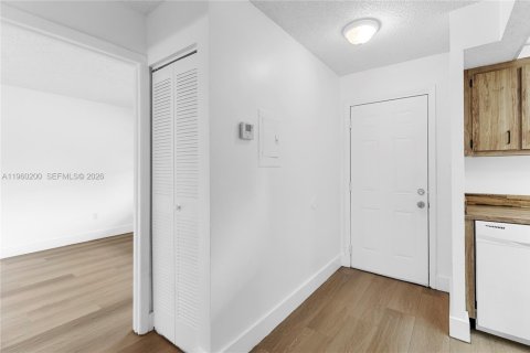 Apartment in Tamarac, Florida 2 bedrooms, 72 sq.m. № 2020323 - photo 10