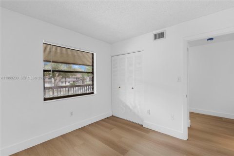 Apartment in Tamarac, Florida 2 bedrooms, 72 sq.m. № 2020323 - photo 18