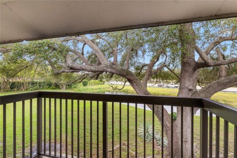 Apartment in Tamarac, Florida 2 bedrooms, 72 sq.m. № 2020323 - photo 4