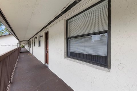 Apartment in Tamarac, Florida 2 bedrooms, 72 sq.m. № 2020323 - photo 2