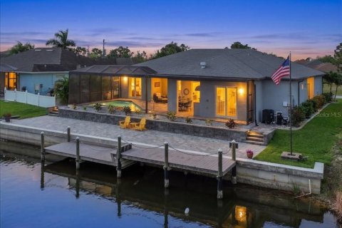 Villa ou maison à vendre à Port Charlotte, Floride: 3 chambres, 225.94 m2 № 2143853 - photo 2