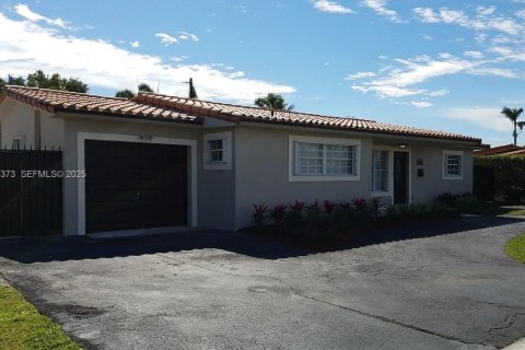 Casa en venta en Hialeah, Florida, 3 dormitorios, 113.25 m2 № 1984179 - foto 2