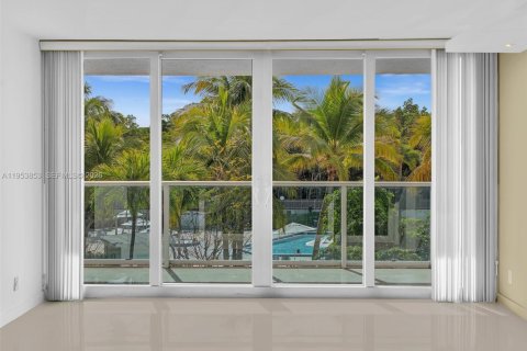 Condominio en alquiler en Sunny Isles Beach, Florida, 1 dormitorio, 92.07 m2 № 2054798 - foto 13