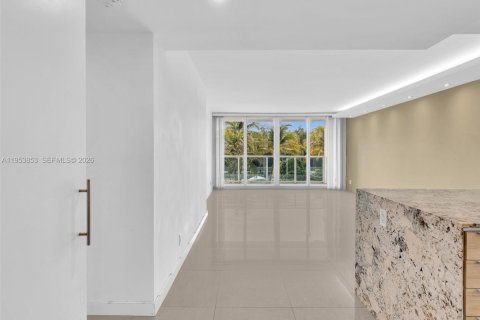 Condominio en alquiler en Sunny Isles Beach, Florida, 1 dormitorio, 92.07 m2 № 2054798 - foto 3