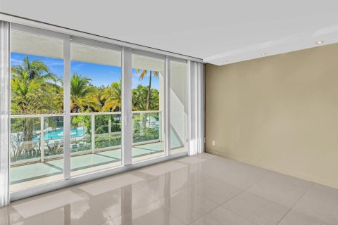 Condominio en alquiler en Sunny Isles Beach, Florida, 1 dormitorio, 92.07 m2 № 2054798 - foto 18