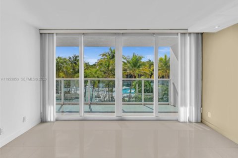 Condominio en alquiler en Sunny Isles Beach, Florida, 1 dormitorio, 92.07 m2 № 2054798 - foto 16