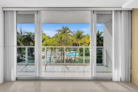 Condominio en alquiler en Sunny Isles Beach, Florida, 1 dormitorio, 92.07 m2 № 2054798 - foto 19