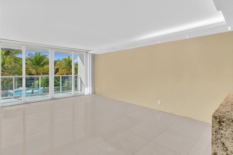 Condominio en alquiler en Sunny Isles Beach, Florida, 1 dormitorio, 92.07 m2 № 2054798 - foto 15