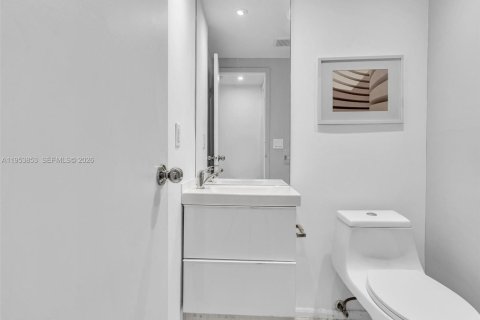 Condominio en alquiler en Sunny Isles Beach, Florida, 1 dormitorio, 92.07 m2 № 2054798 - foto 30