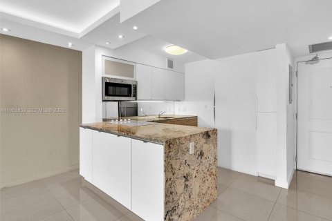 Condominio en alquiler en Sunny Isles Beach, Florida, 1 dormitorio, 92.07 m2 № 2054798 - foto 9