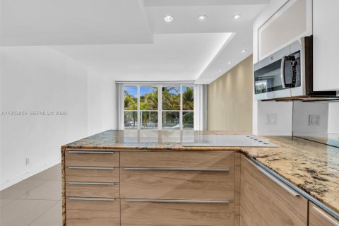 Condominio en alquiler en Sunny Isles Beach, Florida, 1 dormitorio, 92.07 m2 № 2054798 - foto 8