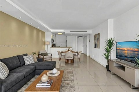 Condominio en alquiler en Sunny Isles Beach, Florida, 1 dormitorio, 92.07 m2 № 2054798 - foto 27