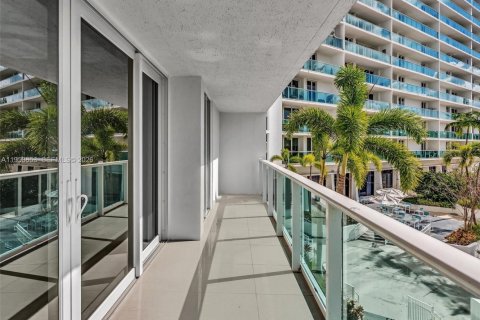 Condominio en alquiler en Sunny Isles Beach, Florida, 1 dormitorio, 92.07 m2 № 2054798 - foto 22