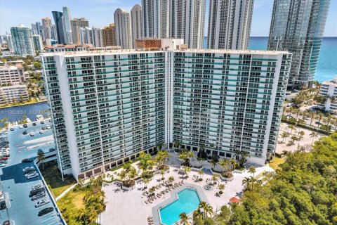 Condominio en Sunny Isles Beach, Florida, 1 dormitorio  № 2054798