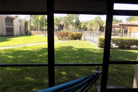 Condo in Miami, Florida, 2 bedrooms  № 2068914 - photo 29