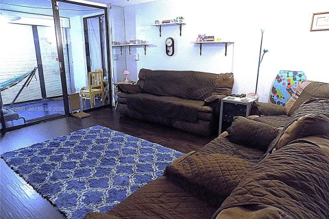 Condo in Miami, Florida, 2 bedrooms  № 2068914 - photo 4
