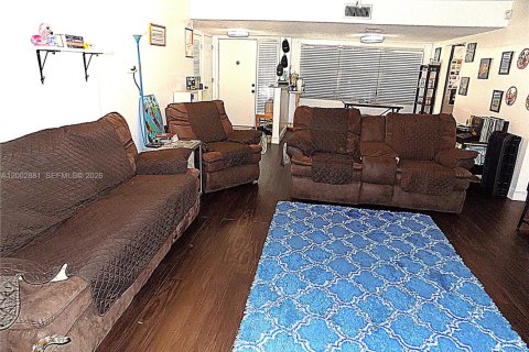 Condo in Miami, Florida, 2 bedrooms  № 2068914 - photo 7