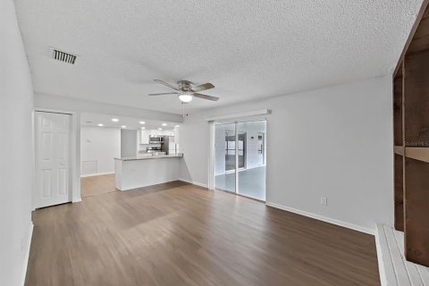 House in Lutz, Florida 3 bedrooms, 136.94 sq.m. № 2425677 - photo 24