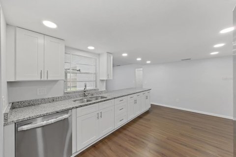 House in Lutz, Florida 3 bedrooms, 136.94 sq.m. № 2425677 - photo 15