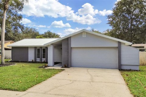House in Lutz, Florida 3 bedrooms, 136.94 sq.m. № 2425677 - photo 4