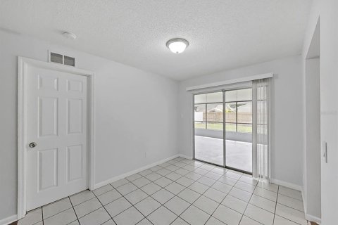 House in Lutz, Florida 3 bedrooms, 136.94 sq.m. № 2425677 - photo 11