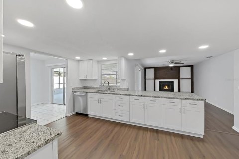 House in Lutz, Florida 3 bedrooms, 136.94 sq.m. № 2425677 - photo 16