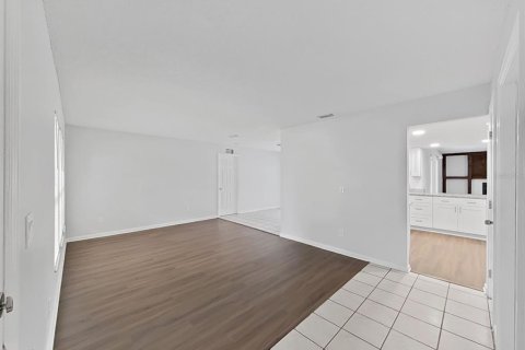 House in Lutz, Florida 3 bedrooms, 136.94 sq.m. № 2425677 - photo 6