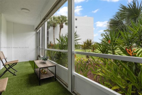 Condo in Lake Worth, Florida, 3 bedrooms  № 1834119 - photo 27