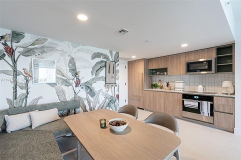 Condo in Miami, Florida, 1 bedroom  № 2152936 - photo 5