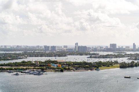Condo in Miami, Florida, 1 bedroom  № 2152936 - photo 27
