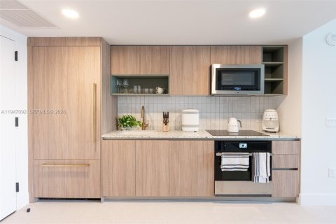 Condo in Miami, Florida, 1 bedroom  № 2152936 - photo 6