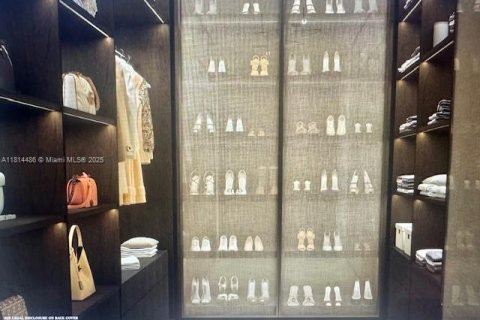 Condo in Miami, Florida, 4 bedrooms № 2241411 - photo 9