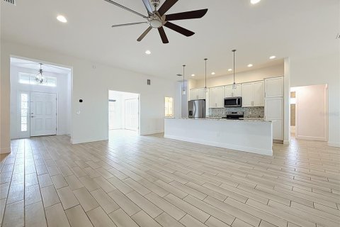 House in Oxford, Florida 4 bedrooms, 187.29 sq.m. № 2405097 - photo 10