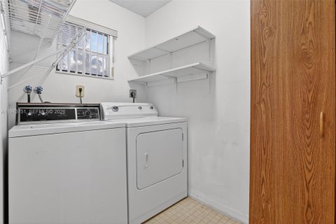 Купить виллу или дом в Санрайз, Флорида 3 спальни, 171.59м2, № 2038373 - фото 22