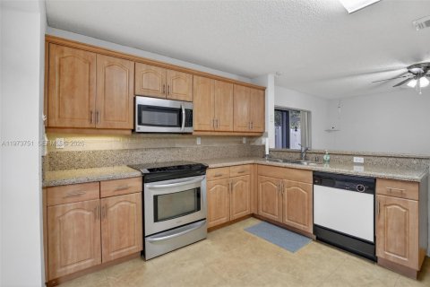 Купить виллу или дом в Санрайз, Флорида 3 спальни, 171.59м2, № 2038373 - фото 16